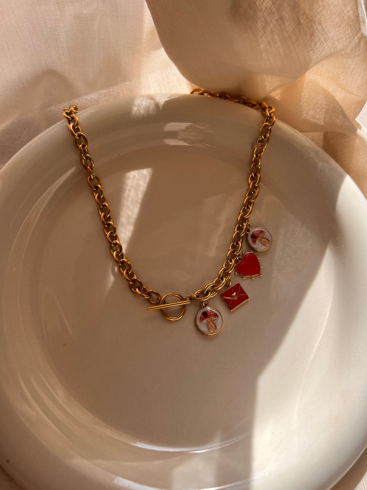 Collier Mila - Maille dorée & breloques