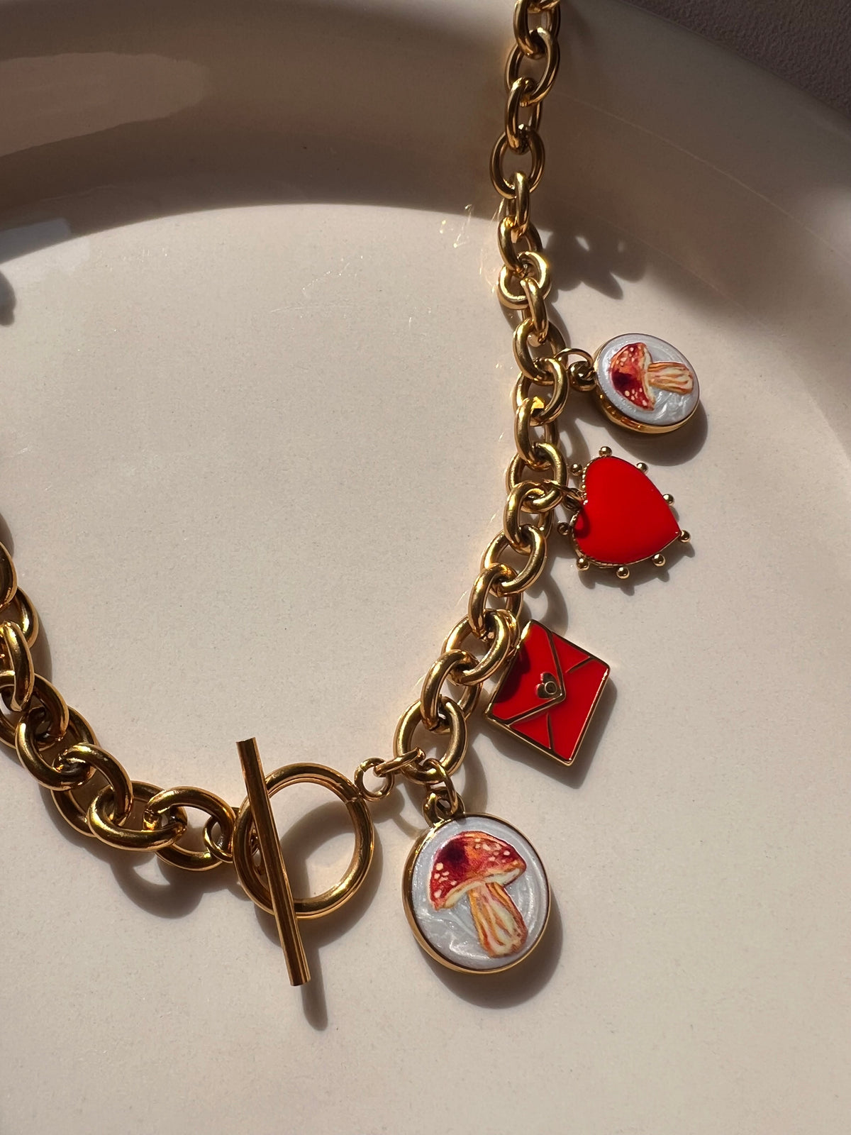 Collier Mila - Maille dorée & breloques